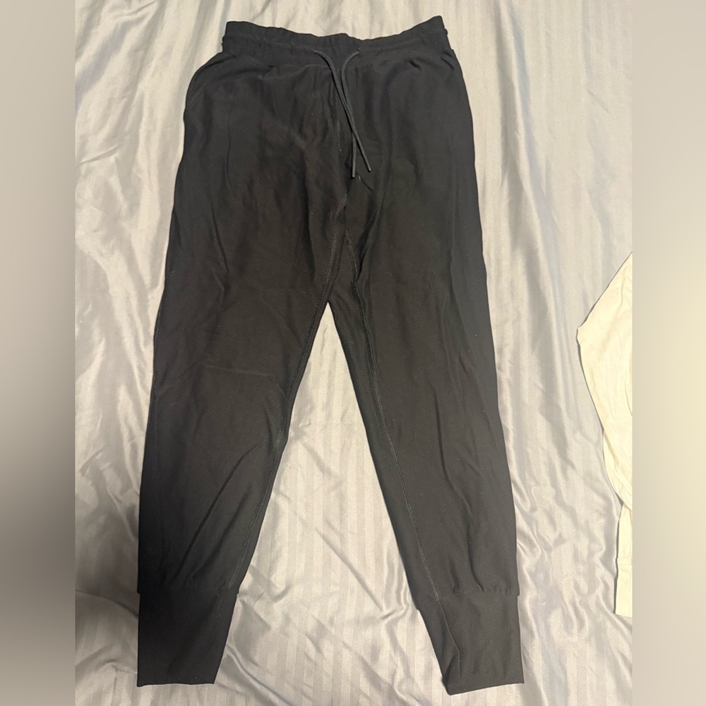 Vuori Women’s Performance Perforated Mesh Jogger Pants - Vintage Black
